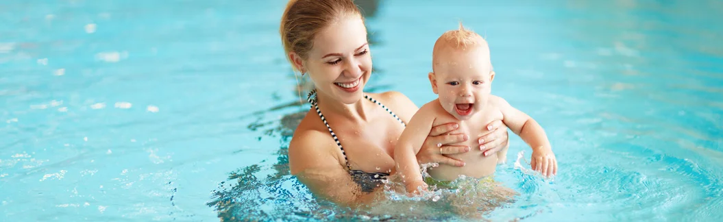 Mažųjų mokymas plaukti kartu su tėvais